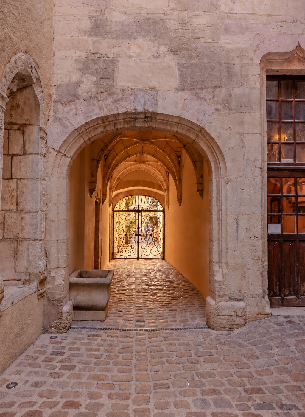 Porche de la Cour Bareuzai